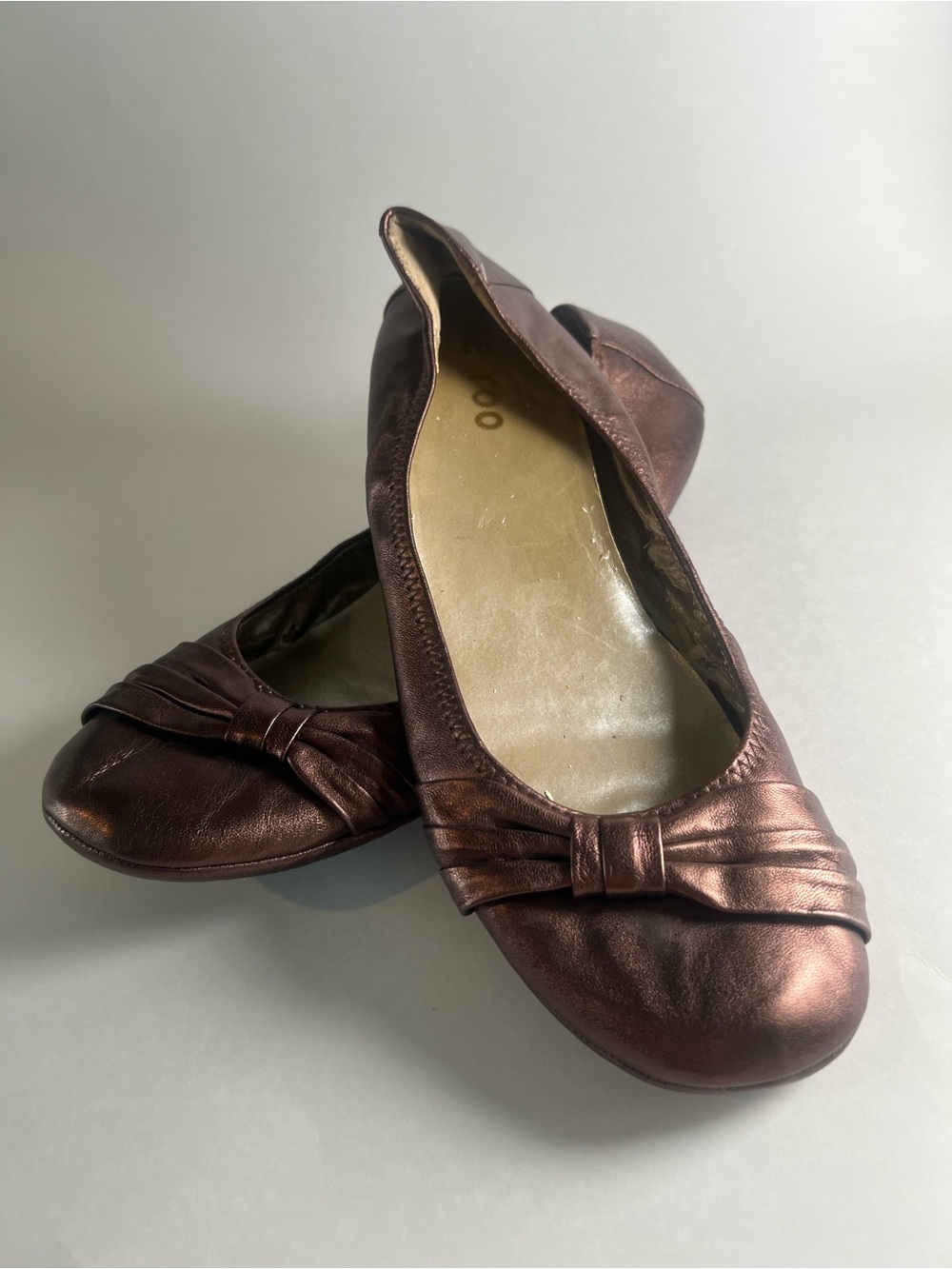 ME TOO Metallic Bronze Women's Ballet Flats with Bow Size 10.5